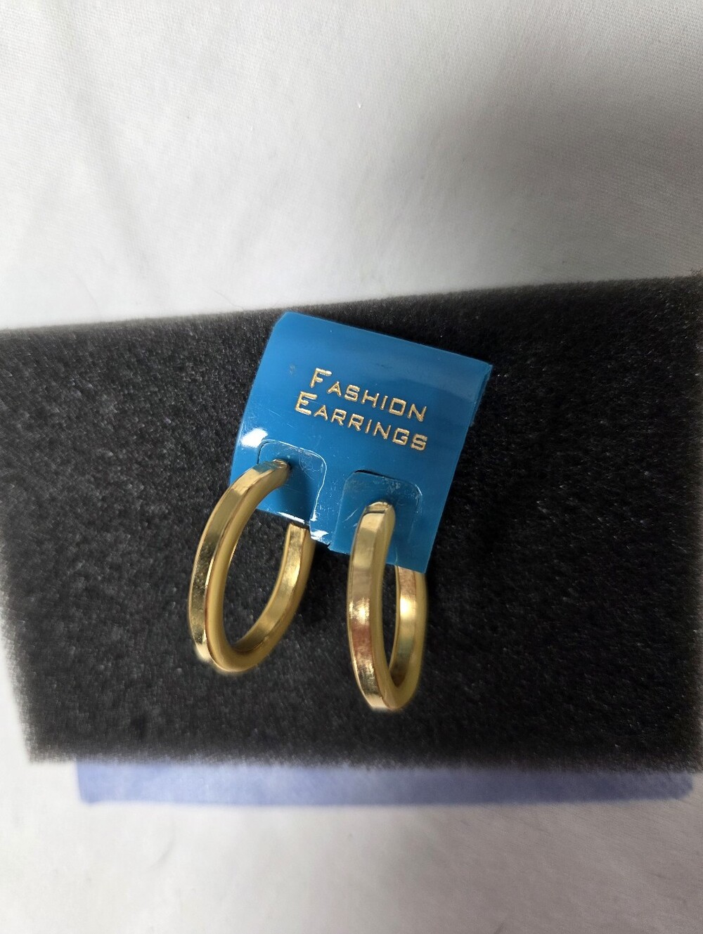 Nwt Fashion Earrings pierced yellow and Gold Toned